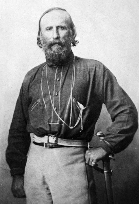 Amura,Giuseppe Garibaldi ha sido llamado el Héroe de los Dos Mundos por sus empresas militares en Brasil, Uruguay y Europa. 
