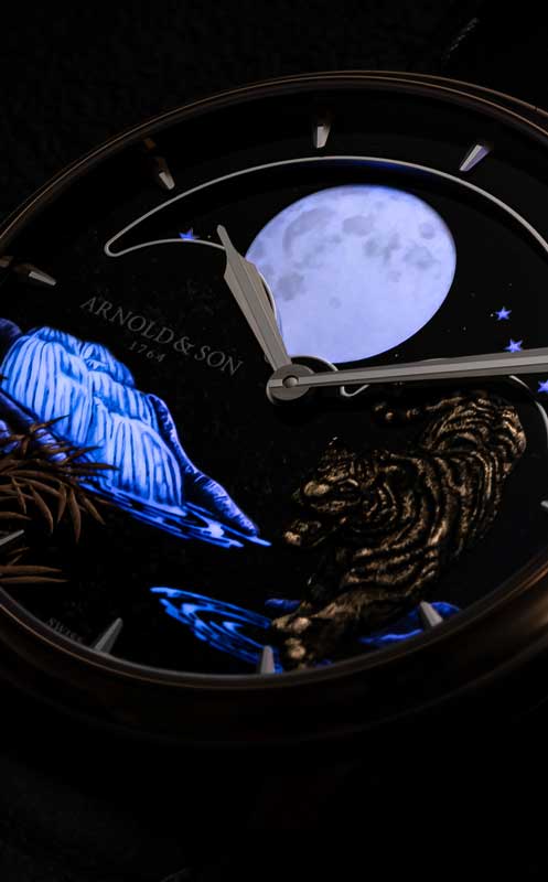 Amura,AmuraWorld,AmuraYachts,Arnold & Son celebra el Año del Tigre, La luna se ilumina en la oscuridad.
