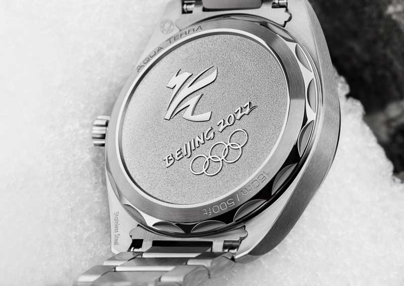 Amura,AmuraWorld,AmuraYachts,Omega, En la parte posterior del reloj se aprecia el emblema Beijing 2022.