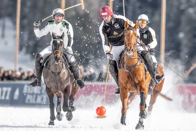 Amura,AmuraWorld,AmuraYachts, El polo en nieve se juega con una bocha (pelota) más grande que la del polo sobre pasto.