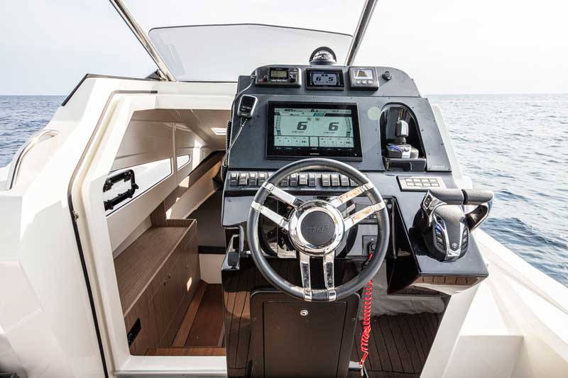 Amura,AmuraWorld,AmuraYachts,, Los motores Yamaha en las embarcaciones Lomac deben cumplir no solo en términos de rendimiento sino también a nivel ergonómico y estético.