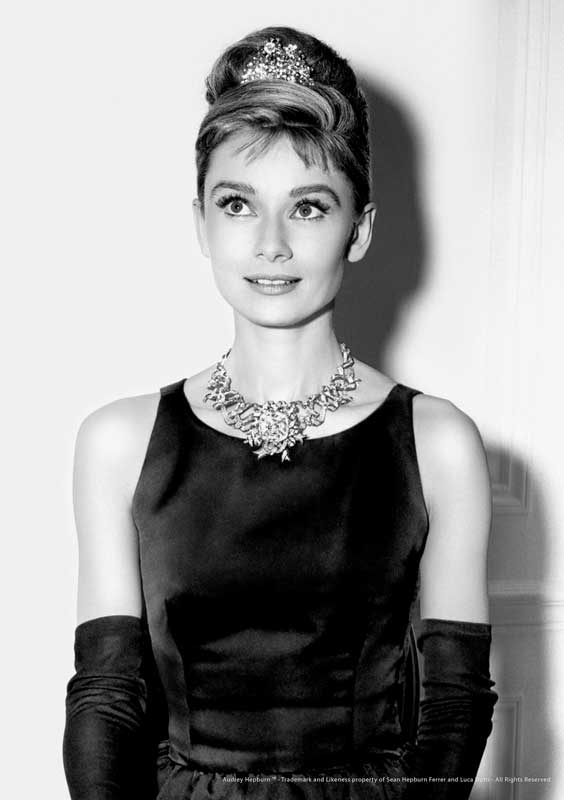 Amura,AmuraWorld,AmuraYachts, Audrey Hepburn con el diamante de Tiffany en el collar de Jean Schlumberger en la foto que promociona <em>Breakfast at Tiffany’s</em> (1961).