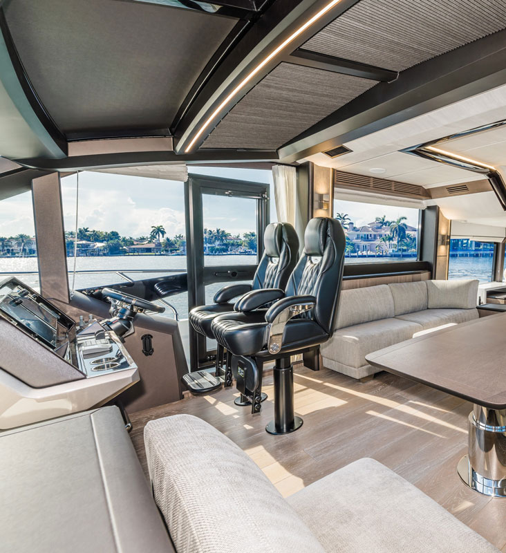 Amura,AmuraWorld,AmuraYachts, El asiento P338 Infinity Elegance se adecúa a los interiores de las lujosas embarcaciones.