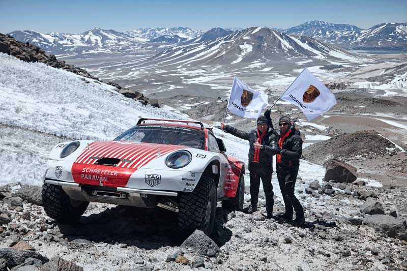 Amura,AmuraWorld,AmuraYachts, El Porsche 911 alcanzó una altura de 6,007 metros en el nevado Ojos del Salado.