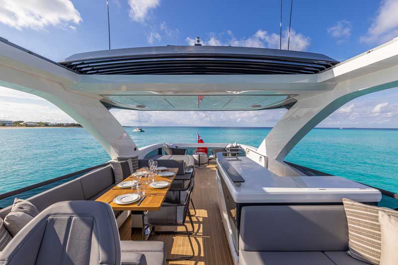 Amura,AmuraWorld,AmuraYachts, El Pearl 72 de Pearl Yachts ofrece amplios espacios para disfrute durante los trayectos.