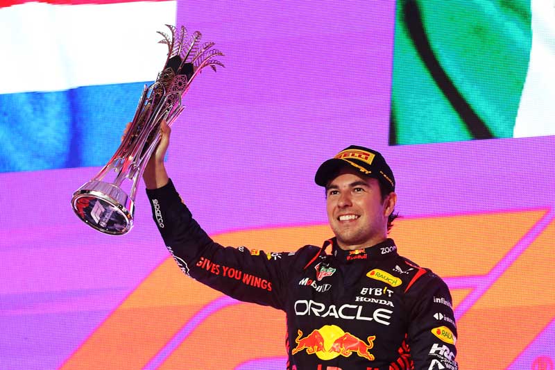 Amura,AmuraWorld,AmuraYachts, Sergio Pérez celebra en el podio su victoria en el Gran Premio de Arabia Saudita.