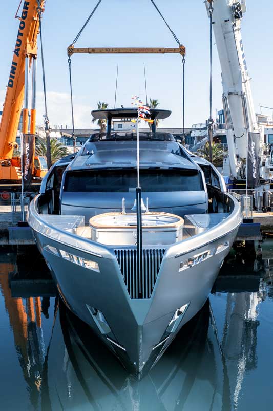 Amura,AmuraWorld,AmuraYachts, El Pershing GTX116 es considerado un SUY o <em>Sport Utility Yacht</em>.