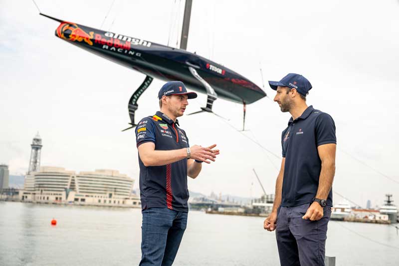 Amura,AmuraWorld,AmuraYachts, Max Verstappen y Arnaud Psarofaghis intercambiaron experiencias después del recorrido marino.