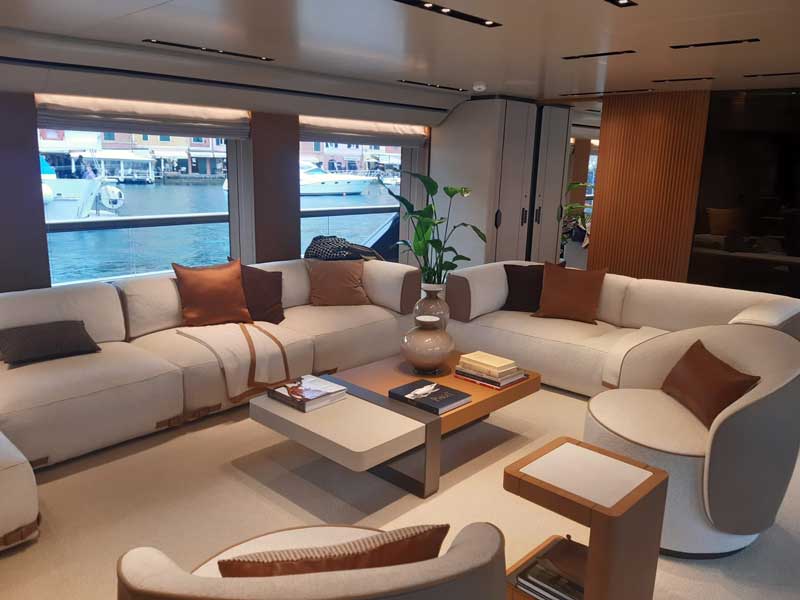 Amura,AmuraWorld,AmuraYachts, Los exclusivos interiores del Baglietto T52.