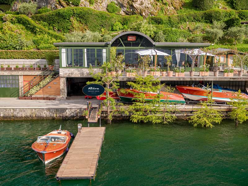 Amura,AmuraWorld,AmuraYachts, En las paredes del Private Deck de Riva se muestran fotografías de algunos detalles de las embarcaciones que han dado fama a la marca.