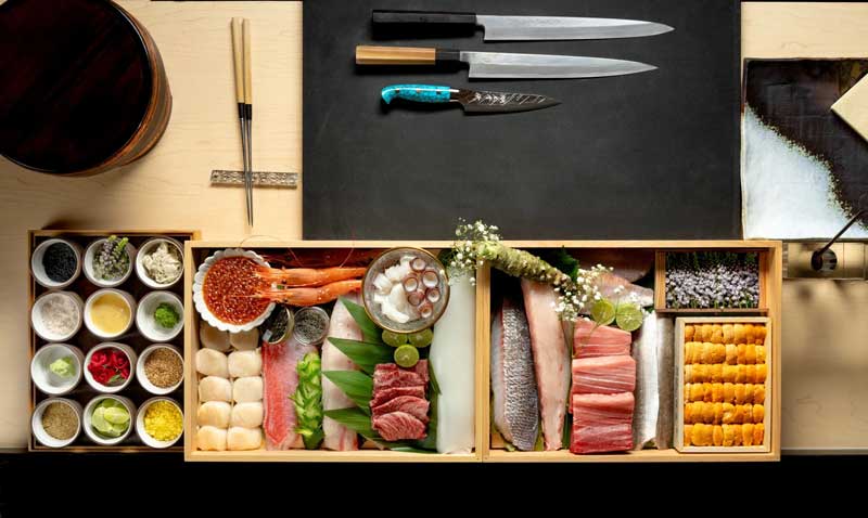 Amura,AmuraWorld,AmuraYachts, Sushi Gaga es un acogedor bar de sushi con 10 asientos, exclusivamente omakase.