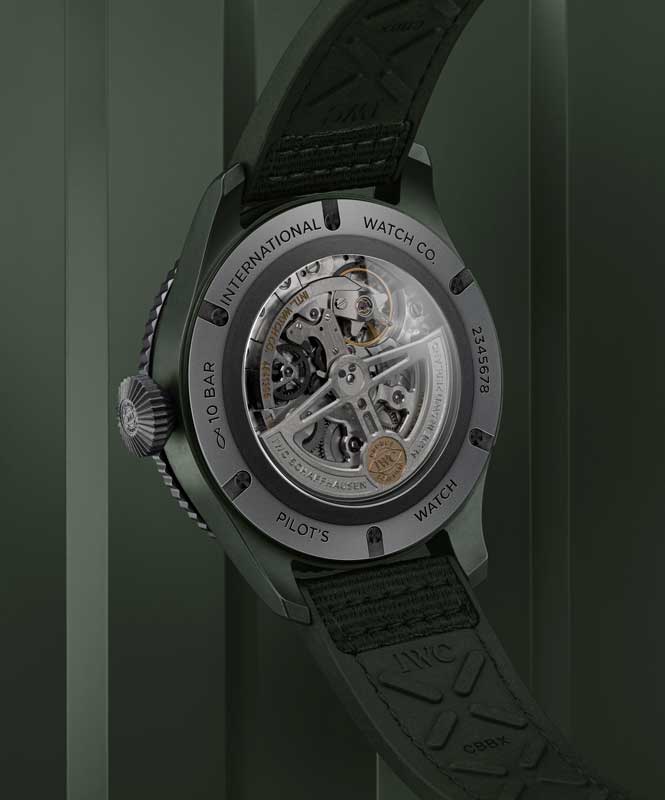 Amura,AmuraWorld,AmuraYachts, El reloj de aviador Timezoner Top Gun Woodland es el primer <em>Timezoner</em> de cerámica en tonos, con caja de cerámica en verde oscuro.