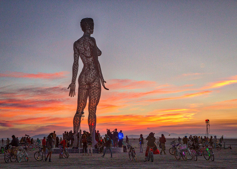 Amura,AmuraWorld,AmuraYachts, Así lució R-Evolution, la colosal figura femenina de Marco Cochrane en el <em><i>Burning Man</i></em>. <em><i>F</i></em>