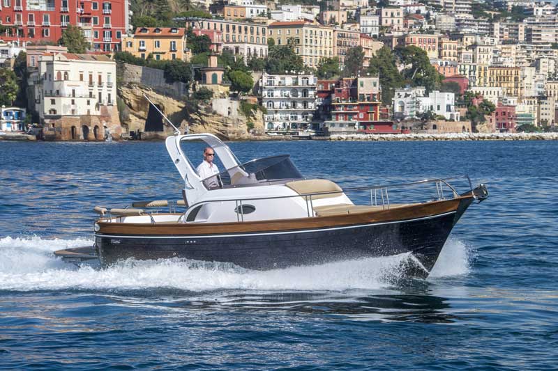 Amura,AmuraWorld,AmuraYachts, El Libeccio 8.5 Sport, otro modelo en exhibición en Nauticsud<strong>.</strong>