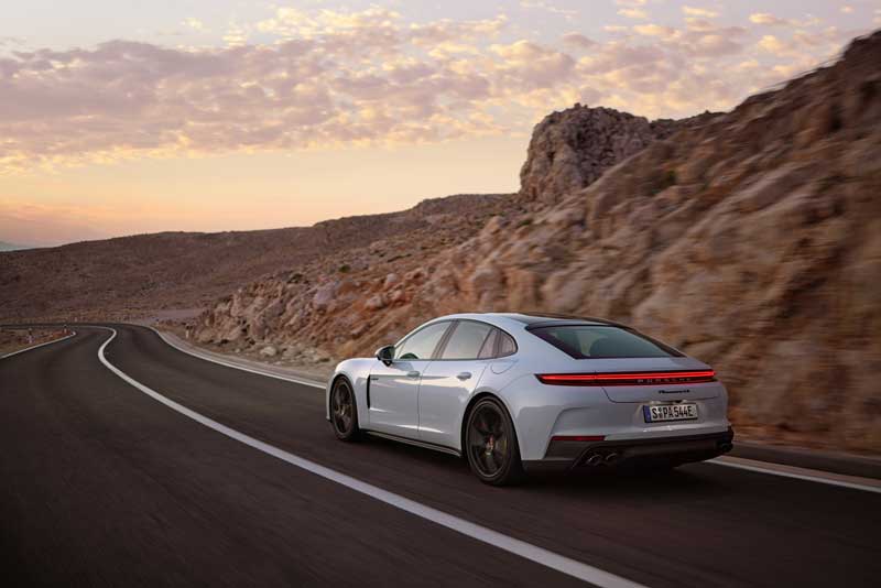 Amura,AmuraWorld,AmuraYachts, Porsche extendió la gama de motores del Panamera en los modelos Panamera 4 E-Hybrid y Panamera 4S E-Hybrid.