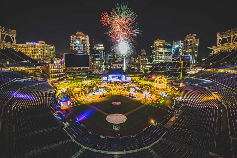 Amura,AmuraWorld,AmuraYachts, Por su acústica, el Petco Park es escenario de concierto de rock.