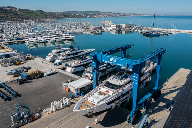 Amura,AmuraWorld,AmuraYachts, La botadura del Custom Line 140’ tuvo lugar en el astillero italiano de Ancona, frente al mar Adriático.