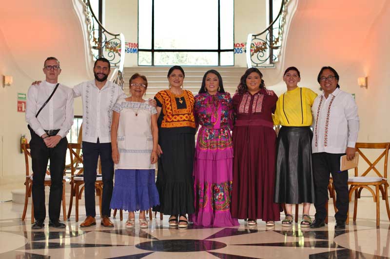 Amura,AmuraWorld,AmuraYachts, Alejandra Frausto, secretaria de Cultura (cuarta de izq. a der.), encabezó la presentación de la Guelaguetza en la Ciudad de México.