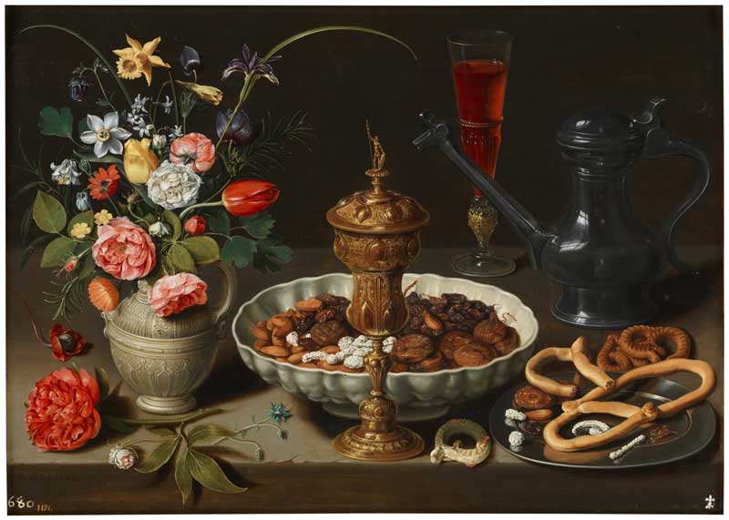 Amura,AmuraWorld,AmuraYachts, Clara Peeters (c. 1589-después de 1657), <em>Naturaleza muerta con flores, copa de plata dorada, frutos secos, dulces, palitos de pan, vino y jarra de peltre</em>, 1611. Óleo sobre tabla. La artista pintó su autorretrato tres veces en la copa (centro) y cuatro en la jarra de peltre (derecha).