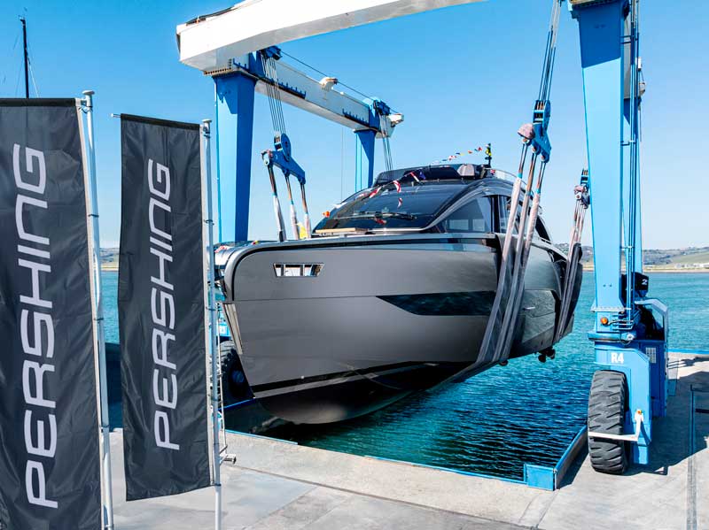 Amura,AmuraWorld,AmuraYachts, El perfil deportivo del Pershing GTX70.
