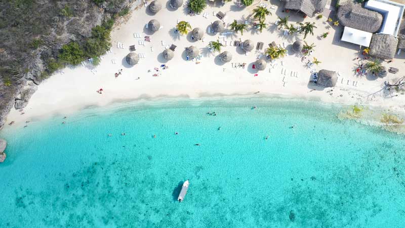 Amura,AmuraWorld,AmuraYachts, Vista aérea de Cas Abao en Curazao, una de las más de 35 playas repartidas por la isla.
