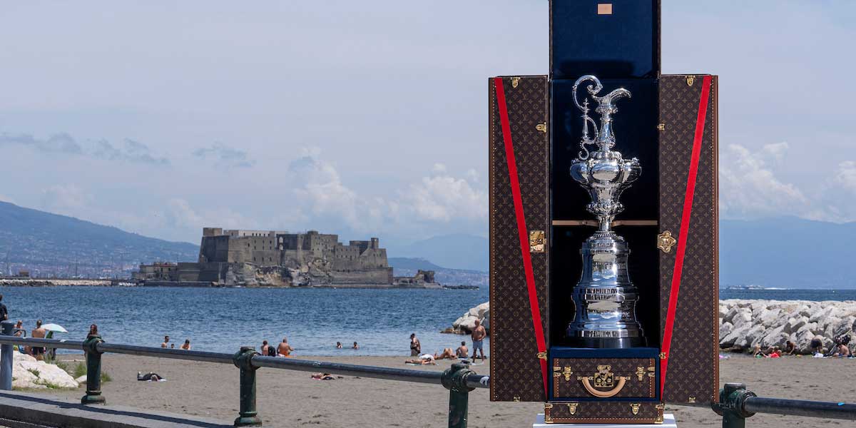 Nápoles recibe con estilo la 38ª America’s Cup