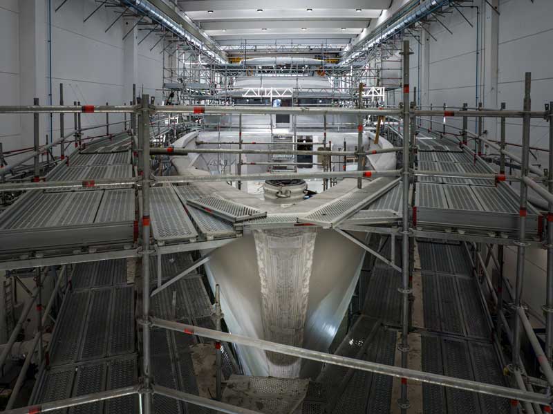 Amura,AmuraWorld,AmuraYachts, La proa del CRN M/Y 145 Thunderball Project presenta un perfil inspirado en los veleros.