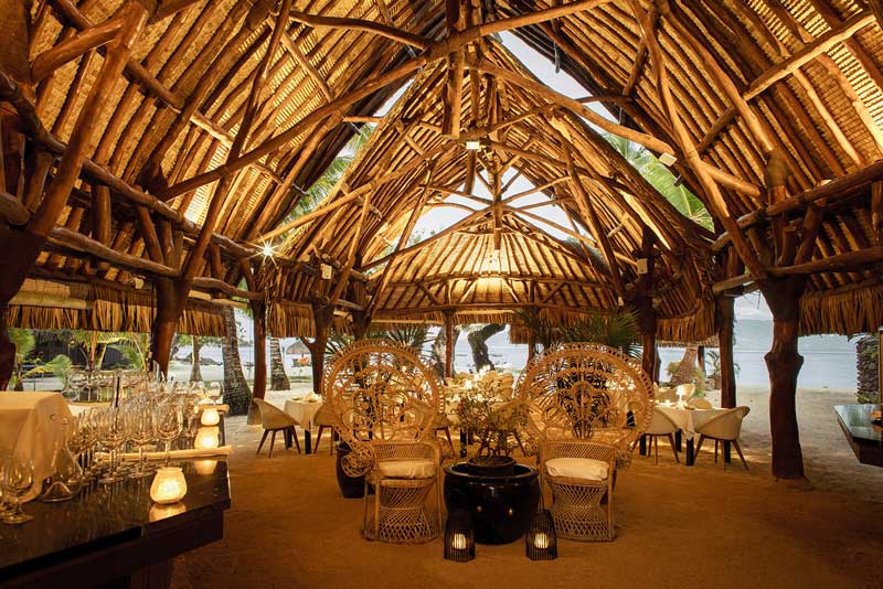Amura,AmuraWorld,AmuraYachts, El Restaurante K del Sofitel Kia Ora Moorea Beach Resort en la isla Moorea en la Polinesia Francesa.