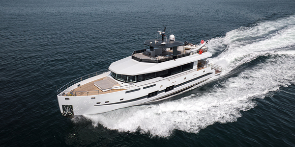 A flote, Dark Sky de SAS Yachts