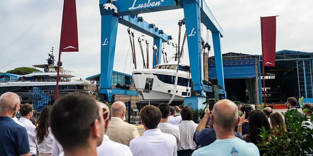 Azimut bota el primer Grande 30M