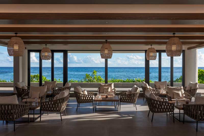 Amura,AmuraWorld,AmuraYachts, El Bar Barons del hotel Avani+ Barbarons Seychelles.