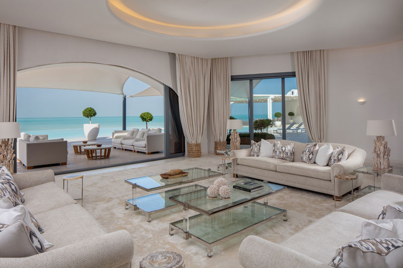 Amura,AmuraWorld,AmuraYachts, El lobby lounge de Anantara Santorini Abu Dhabi Retreat.
