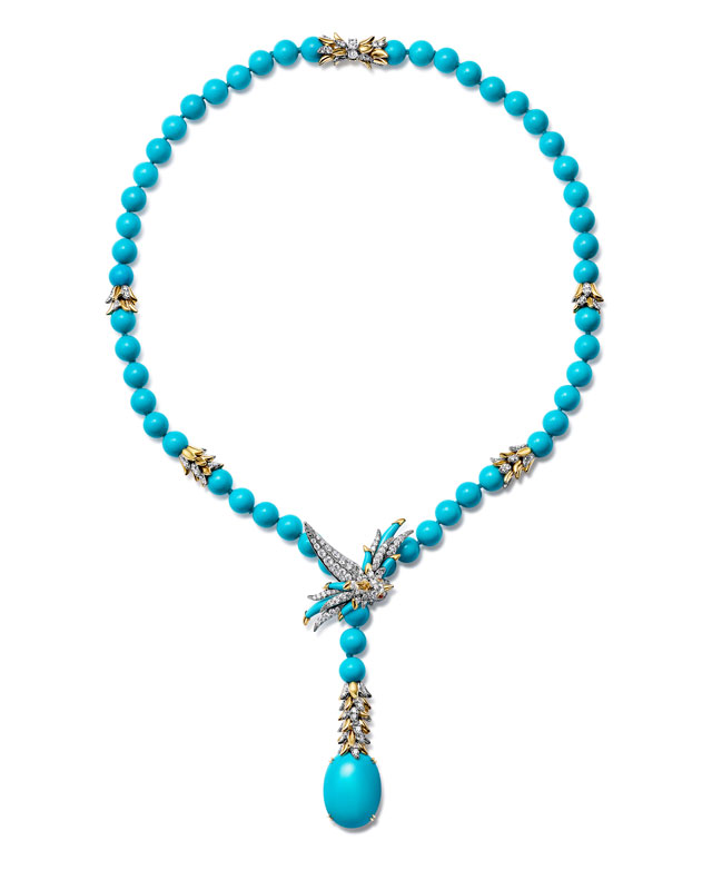 Amura,AmuraWorld,AmuraYachts, Collar con cabujón de turquesa y un ave de diamantes que sostiene cadenas engarzadas con turquesas más pequeñas.