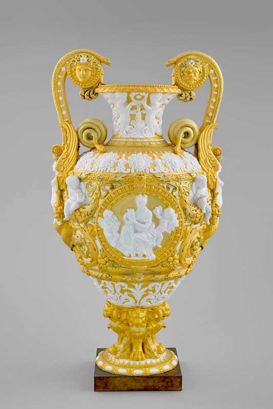 Amura,AmuraWorld,AmuraYachts, Alexandre-Evariste Fragonard (1780-1850), Hyacinthe Regnier (escultor), <em><i>Vase de la Renaissance (jarrón renacentista),</i></em> 1834-1835. Bizcocho de porcelana de pasta dura, parcialmente vidriado y dorado. Fabricación y Museo Nacional, Sèvres. Foto RMN-Grand Palais (Sèvres - Fabricación y Museo Nacional) / Tony Querrec.