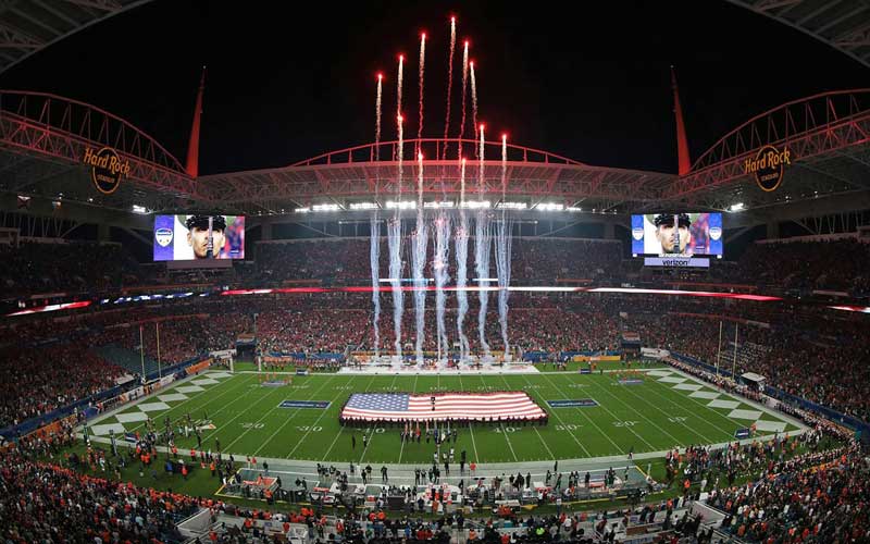 Amura,AmuraWorld,AmuraYachts, El Orange Bowl del futbol americano colegial se juega en Miami desde 1935.