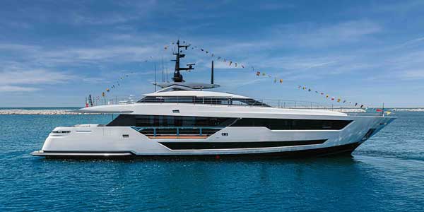 Custom Line aumenta su flota