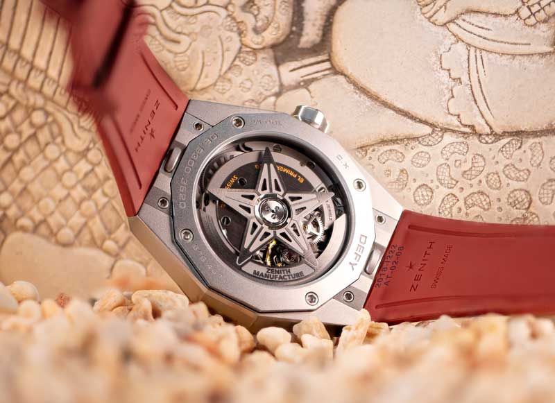 Amura,AmuraWorld,AmuraYachts, El fondo de zafiro permite observar el calibre.