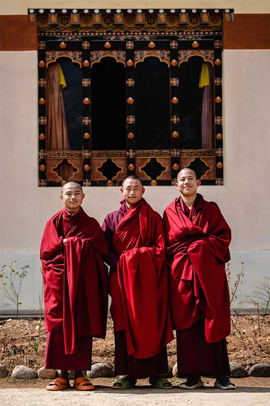 Amura,AmuraWorld,AmuraYachts, Monjes butaneses.