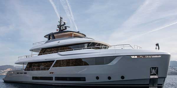 Mengi Yay pone en el agua Cabana