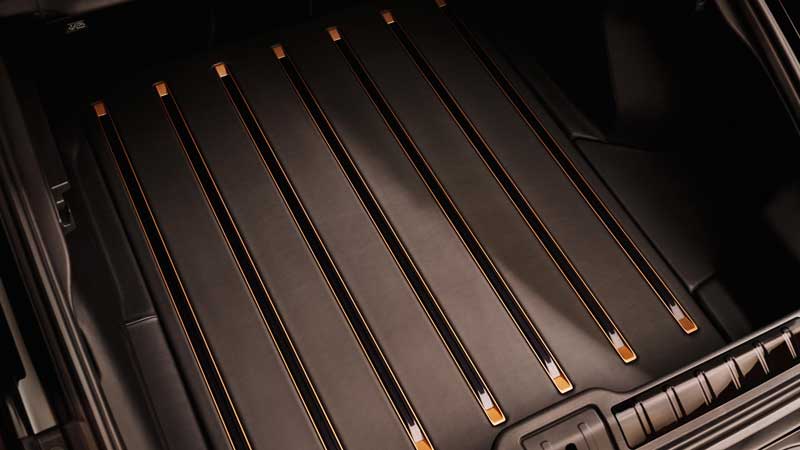 Amura,AmuraWorld,AmuraYachts, El maletero tiene detalles de oro en la base.