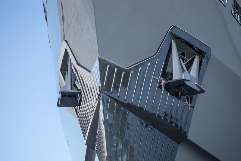 Amura,AmuraWorld,AmuraYachts, El casco del explorador <em>Maverick</em> fue creado con placas de acero de calibre 12 mm.