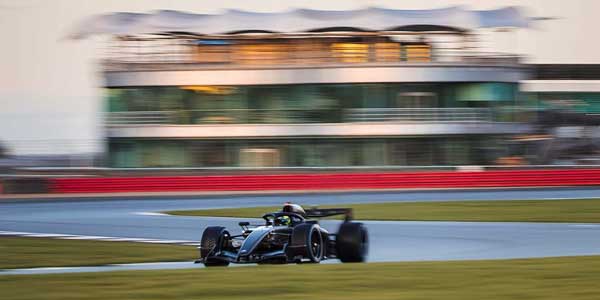 Checo Pérez inició ensayos con Cadillac