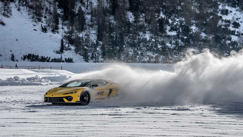 Amura,AmuraWorld,AmuraYachts, A cada auto le fueron colocados neumáticos especiales para la nieve.