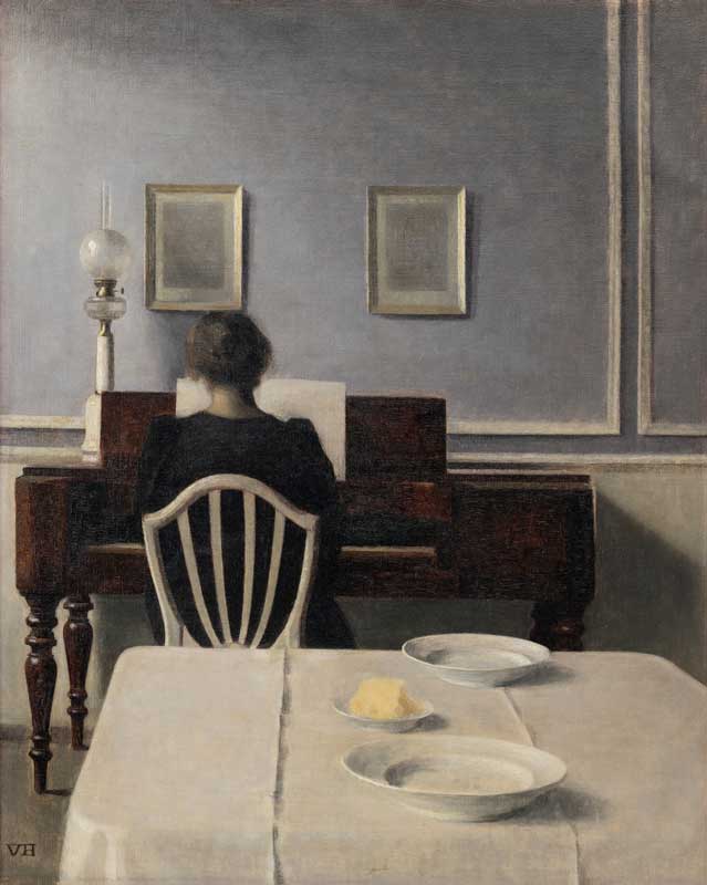 Amura,AmuraWorld,AmuraYachts, Vilhelm Hammershøi (1864-1916), <em><i>Interior con mujer al piano, Strandgade 30</i></em>, 1901. Óleo sobre lienzo. 55,9×45,1cm. Colección privada. Foto: Bruno Lopes.