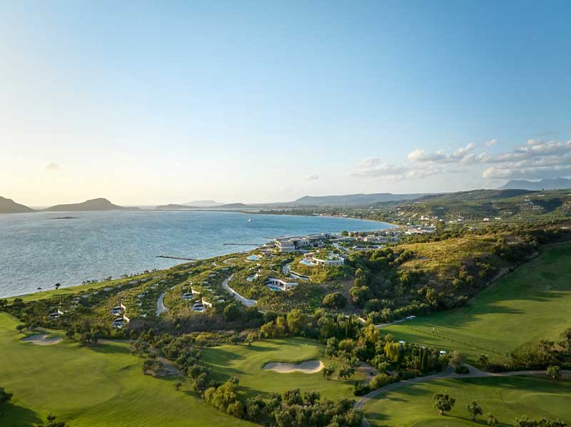 Amura,AmuraWorld,AmuraYachts, Mandarin Oriental, Costa Navarino incluye la experiencia de jugar una ronda de golf. 