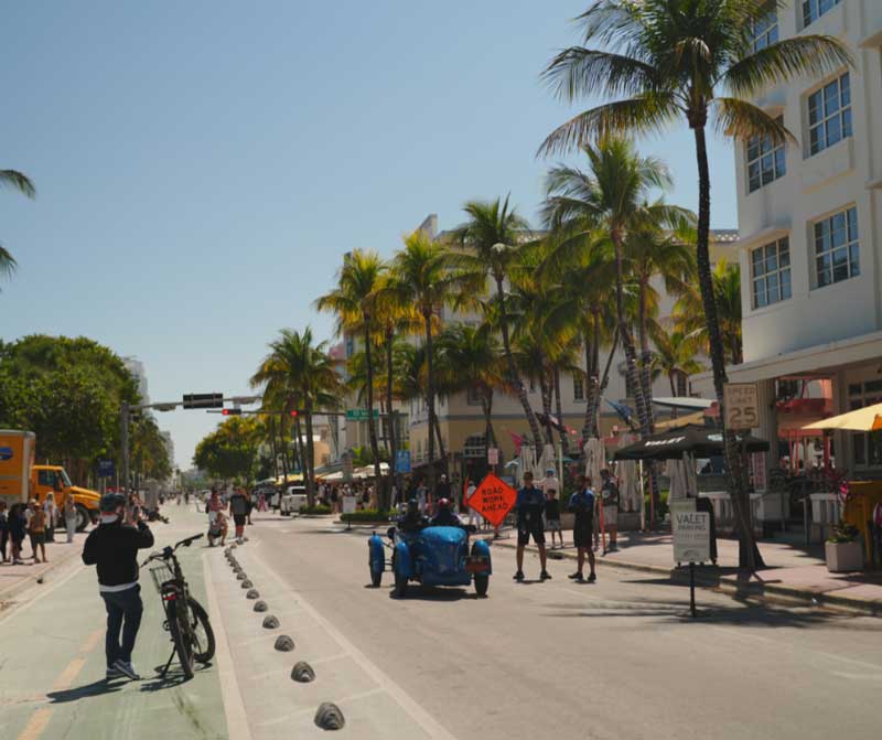 Amura,AmuraWorld,AmuraYachts, Los autos recorrieron las principales avenidas de Miami, incluido Rodeo Drive.