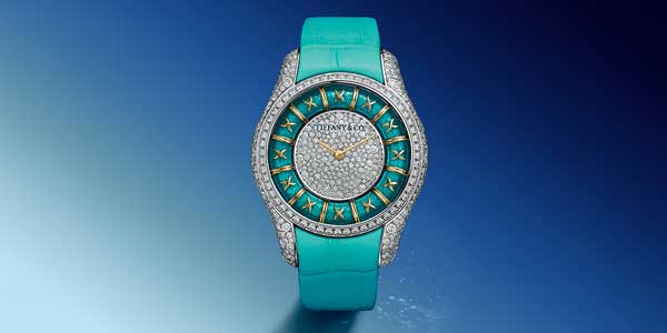 Reimaginando los icónicos brazaletes de esmalte paillonné 