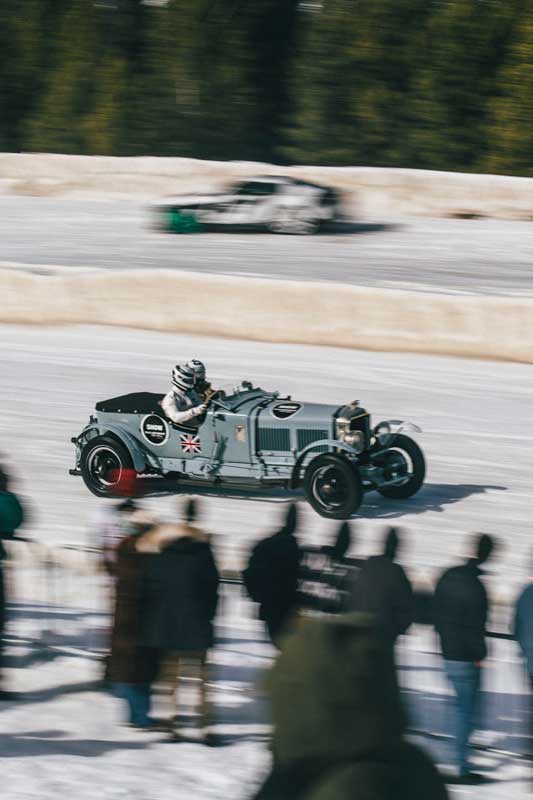 Amura,AmuraWorld,AmuraYachts, Algunos de los primeros modelos de Bentley también fueron mostrados en Montana.