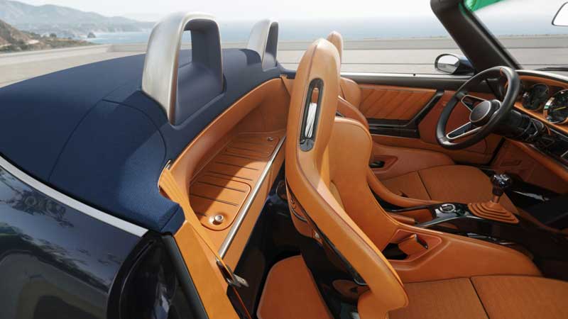 Amura,AmuraWorld,AmuraYachts, Los interiores del Porsche 911 de la década de 1980, son actualizados.