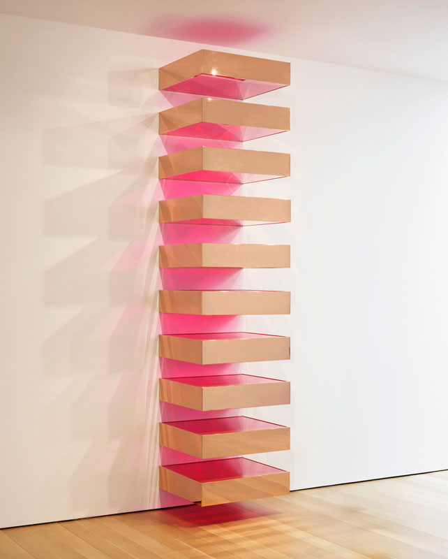 Amura,AmuraWorld,AmuraYachts, Donald Judd (1928-1994), <em><i>sin título</i></em>, 1969. Cobre y plexiglás fluorescente rojo, en diez partes. Cada una: 15.2×68.6×61 cm.